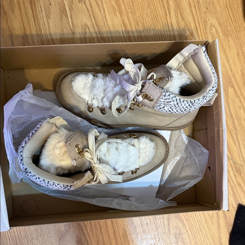 Maurices Cream and Tan Heeled Boots